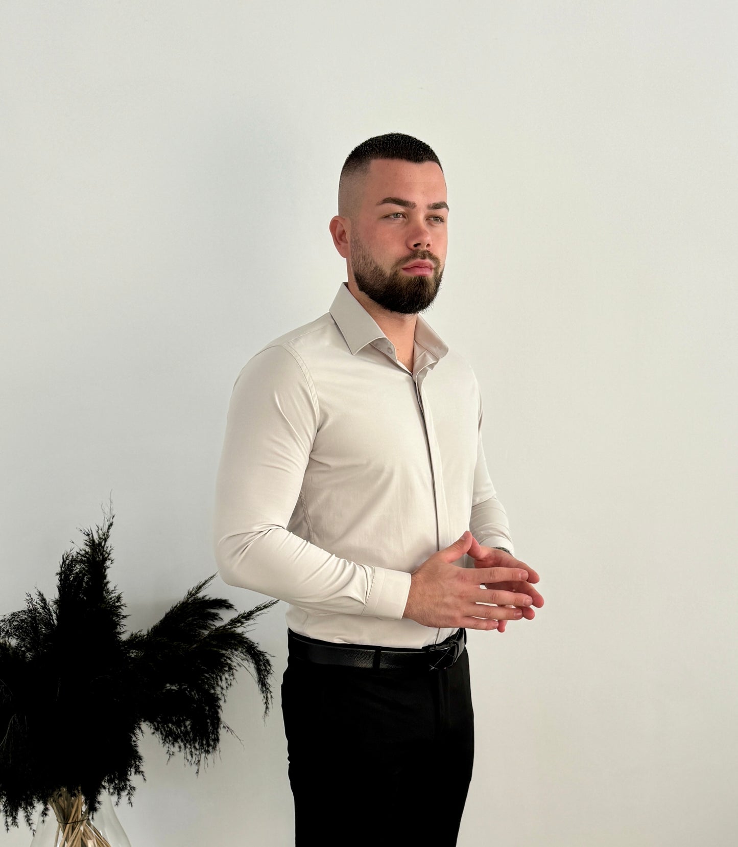 Camasa cu butonii detsabili si nasture clasic