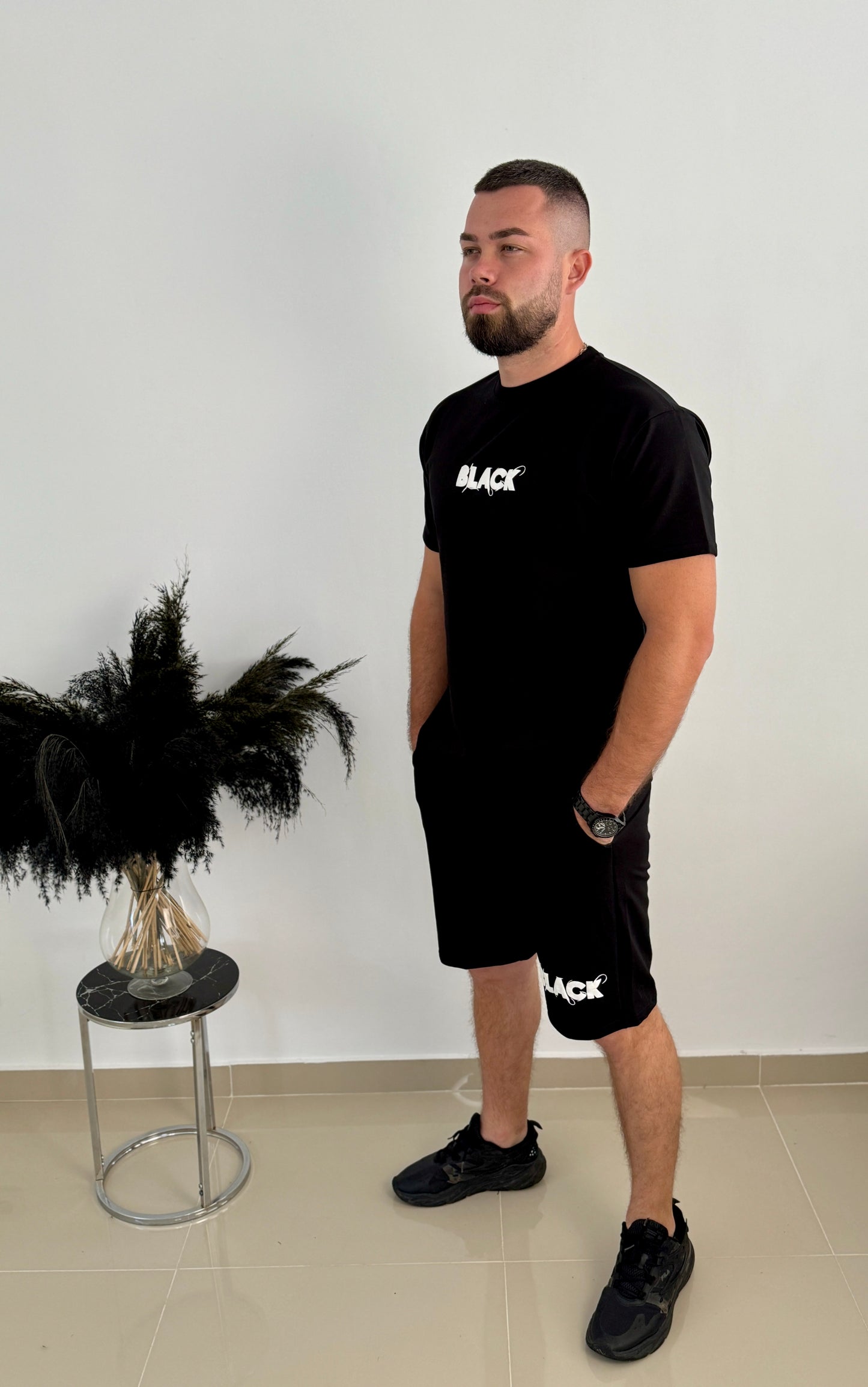 Tricou si pantaloni