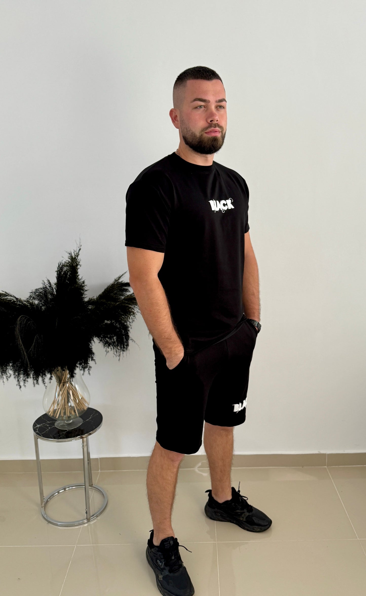 Tricou si pantaloni